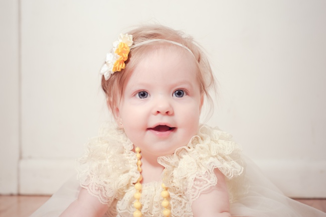 tooele photographer, baby, cute, pretty, simple, photos at home